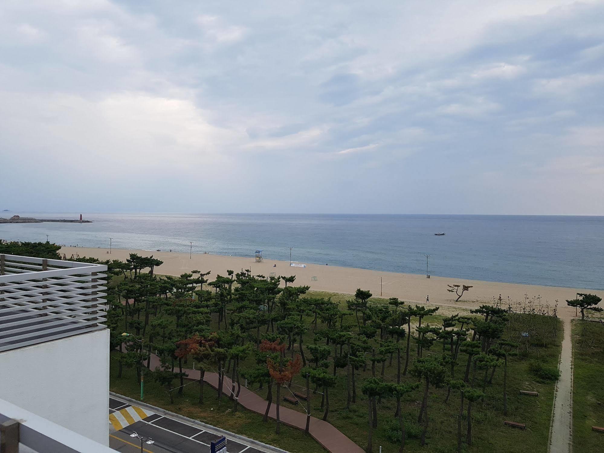 Pine Beach Jangjang Kültér fotó